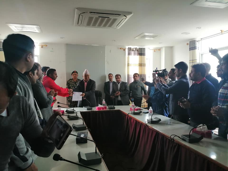 मिचिएका नेपाली भुभाग फिर्ता र रक्षाको माग गर्दै अनेरास्ववियु रुपन्देहीद्वारा मुख्य मंत्रीलाइ ज्ञापनपत्र