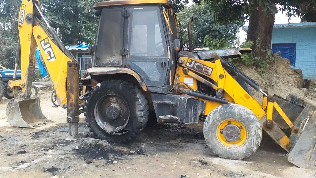 वडा सदस्यको डोजरमा अज्ञात समुहद्वारा आगजनी ,प्रहरी द्वारा घटनाको अनुसन्धान भैरहेको जानकारी !
