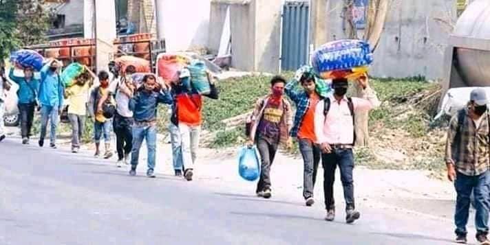 पैदल यात्रीहरुलाई खाना खुवाउदै देवदह आध्यात्मिक प्रतिष्ठान