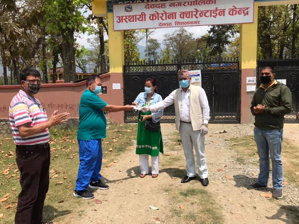 बिपद ब्यवस्थापन कोषमा दिलबहादुर गुरुङको १२ हजार रुपैया सहयोग
