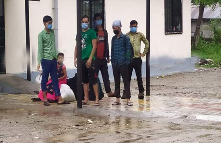 डिस्चार्ज भएका ६जना कोरोना संक्रमित सवारी साधन नपाएर धनगढीमा अलपत्र