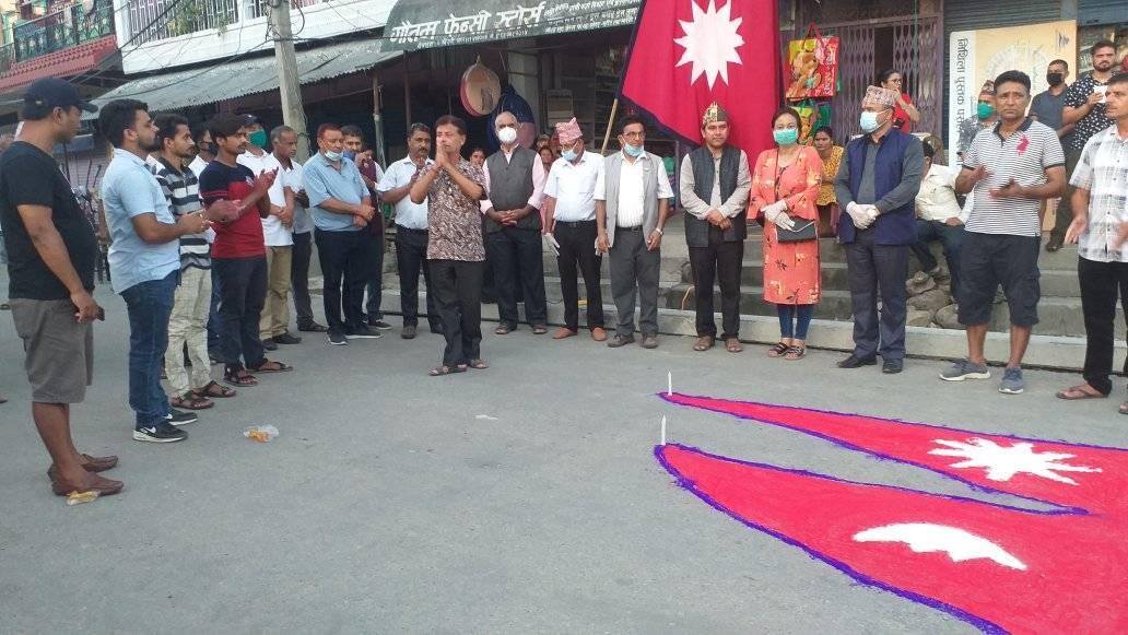 नया नक्सा पारित भएको खुशियालीमा देवदहमा दिप प्रज्वलन (फोटो फिचर )