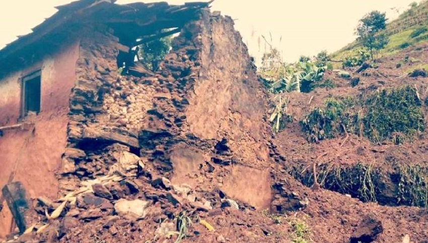 पर्वतकाे कुश्मामा पहिरो जाँदा तीन जनाको मृत्यु, ६ बेपत्ता