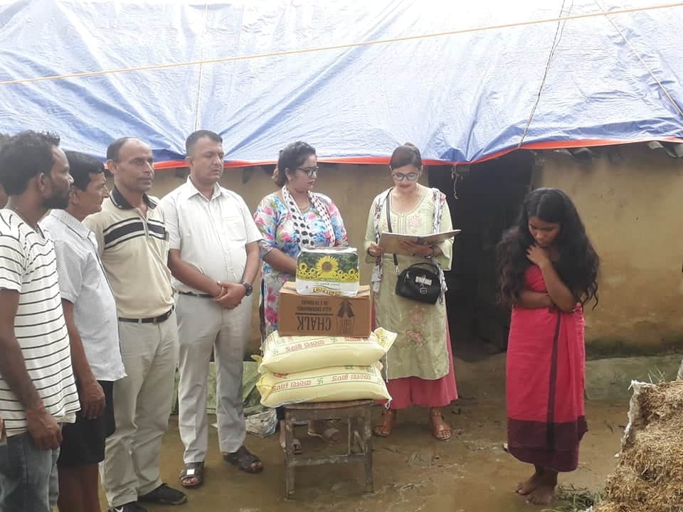 तरुण दलद्वारा मृतक परिवारमा काजकृयाका लागि खाद्दान्न सहयोग