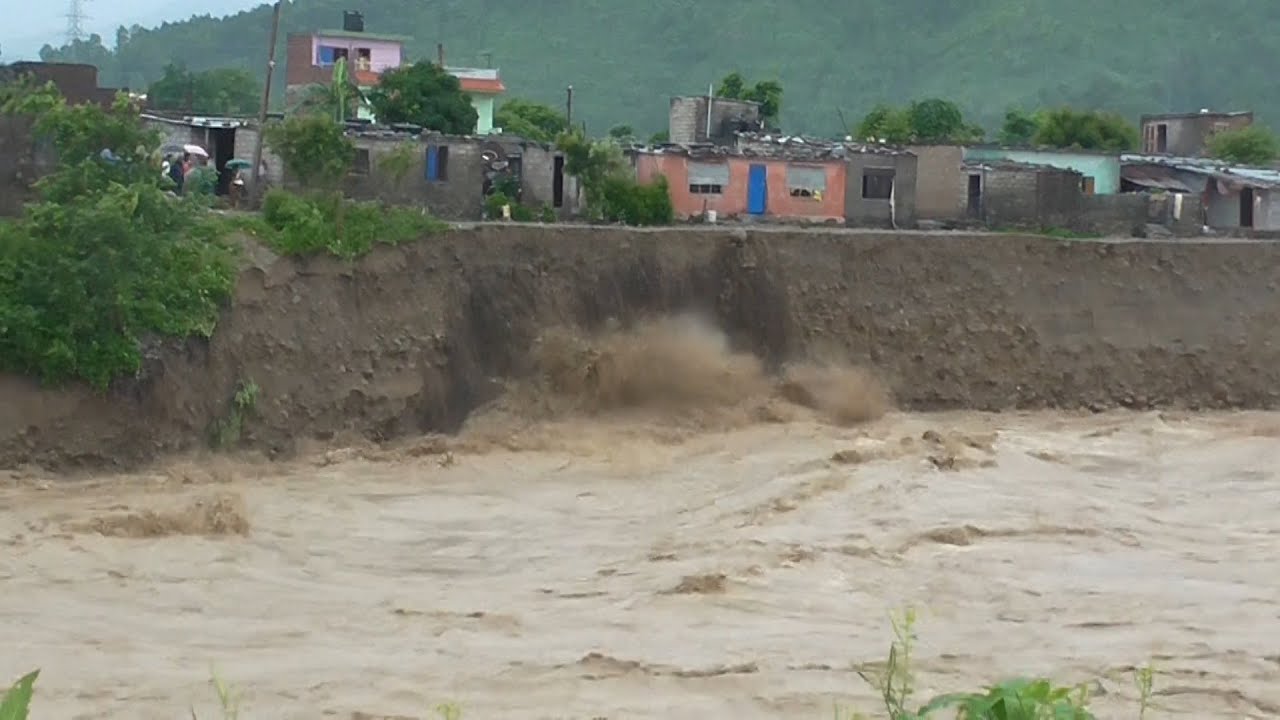 तिनाउ नदिमा नुहाउने क्रममा दुइ जना बेपत्ता