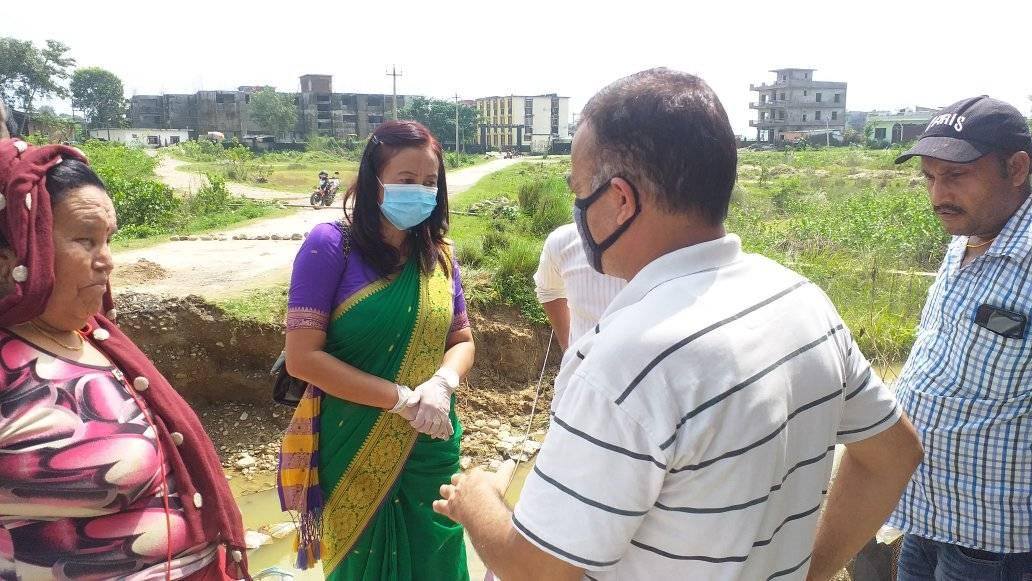 देवदहकी उपप्रमुखद्वारा बाढी प्रभावित क्षेत्रको अनुगमन