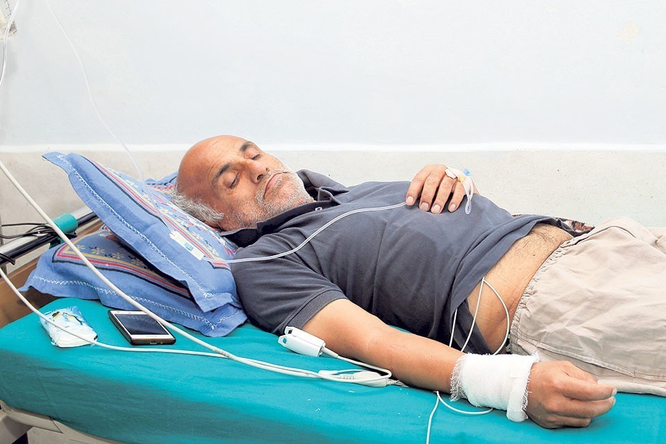 ट्रमाबाट घर जान्छु भनेर निस्किएका डा.केसी टिचिङ अस्पताल पुगे