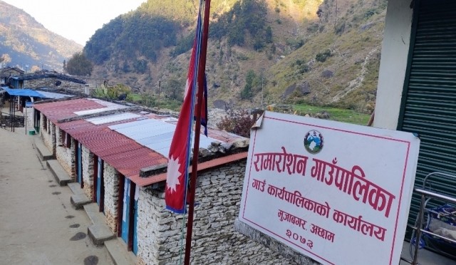 रामारोशन गाउँपालिकाका उपाध्यक्षले लगाइन् गाउँपालिकामा ताला