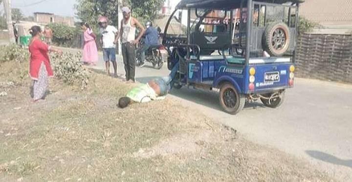 गुडिरहेको सिटी सफारीबाट लडेर चालकको मृत्यु