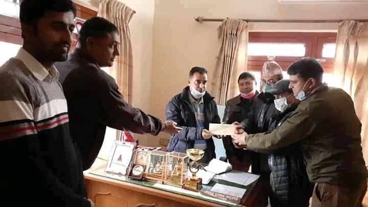 देवदह मण्डपमा स्वास्थ्य चौकी बन्न नहुने भन्दै व्यावसायिक संगठनले बुझाए ज्ञापनपत्र
