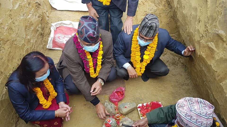 देवदह ८ मा आधारभुत स्वास्थ्य सेवा केन्द्रको भवन शिलन्यास