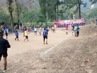 नवलपरासीको बञ्जरियाले हात पार्यो,गाउँ स्तरीय भलिवल प्रतियोगिताको उपाधि