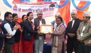 नारी दिवसको अवसरमा महिला चालक र महिला उद्योगी सम्मानित
