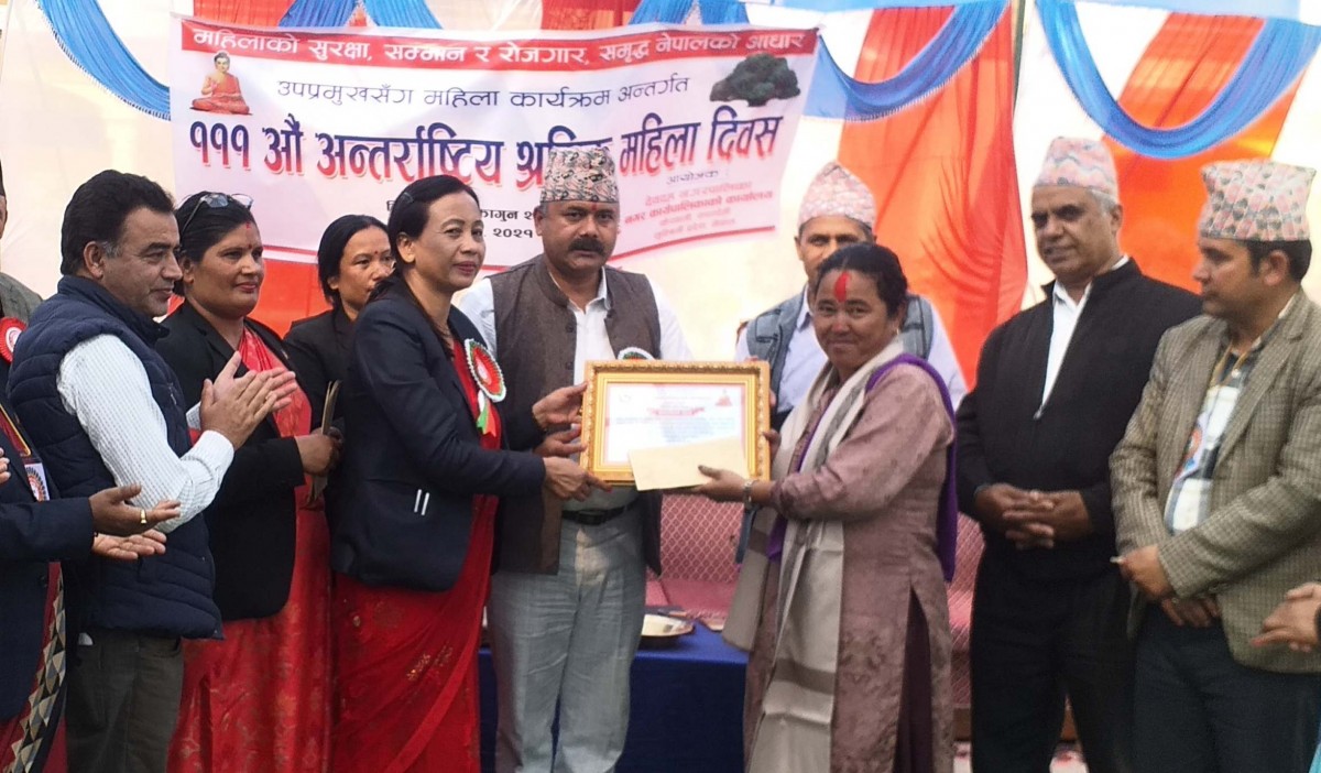 नारी दिवसको अवसरमा महिला चालक र महिला उद्योगी सम्मानित