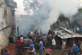 बाँकेको नरैनापुरमा भीषण आगलागी,सयभन्दा बढी घर जलेर नष्ट