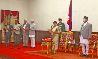 बर्खास्ती पछी पुन:नियुक्त चार मन्त्रीले लिए शपथ