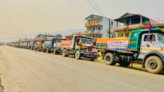 टिपर व्यावसायीद्वारा क्रिकेट रंगशालालाई ५३ टिपर निर्माण सामग्री सहयोग