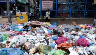 नगरपालिकाले १ महिना देखि फोहोर व्यवस्थापन नगरेको भन्दै आउन थाल्यो गुनासो