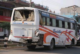 रुपन्देहीमा टिपर आतंक:तीन सवारीलाई ठक्कर दियो,दुईको मृत्यु पाँच घाइते