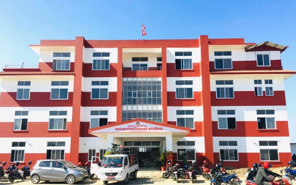 तिलोत्तमाका मेयर र उपमेयरले बनाए आफू चढ्ने गाडीलाई  संक्रमित बोक्ने एम्बुलेन्स