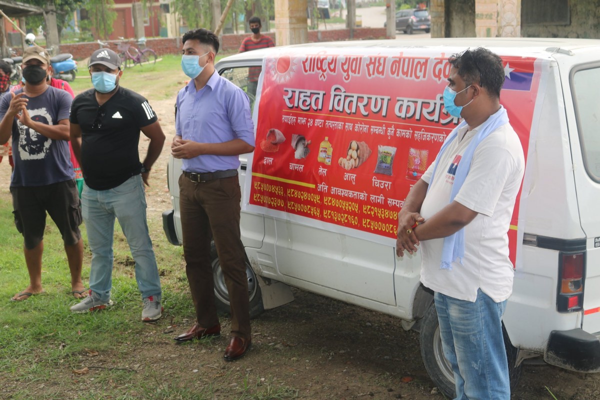 राष्ट्रिय युवा संघ देवदहद्वारा अति बिपन्न २० घर धुरीलाई खाद्यान्न सामग्री वितरण
