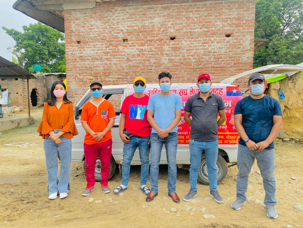 रास्ट्रीय युवा संघ देवदह द्वारा २ सय ११ बिपन्न बर्गलाई खाद्यान्न वितरण