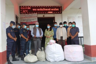 देवदह नगरपालिकाद्वारा प्रहरी चौकीलाई उद्दार सामग्री हस्तान्तरण