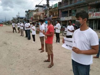 'नो भ्याक्सिन नो ट्याक्स' भन्दै सुनवलमा प्रदर्शन