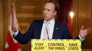 सहयोगीलाई चुम्बन गरेका बेलायती स्वास्थ्य मन्त्रीले ब्यापक आलोचना पछि दिए राजीनामा