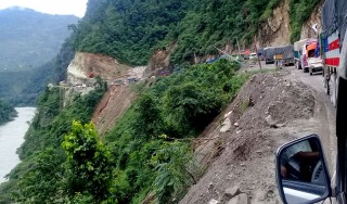 पहिरोका कारण नारायणगढ-मुग्लिन सडकखण्ड फेरि अवरुद्ध
