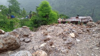 तिनाउ गाउँपालिकामा दर्जनौ स्थानमा पहिरो,४ बर्षीय बालक बेपत्ता