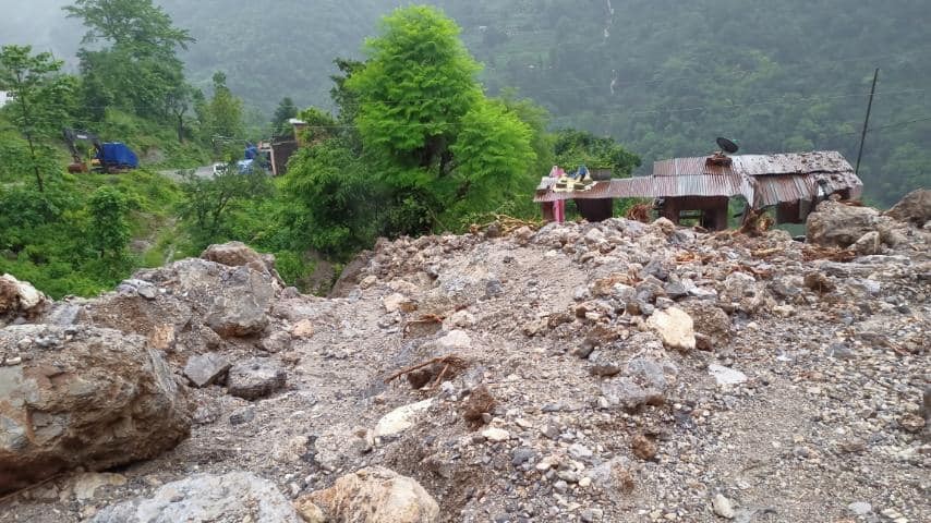 तिनाउ गाउँपालिकामा दर्जनौ स्थानमा पहिरो,४ बर्षीय बालक बेपत्ता