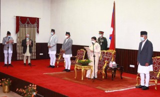लुम्बिनी र गण्डकी प्रदेश प्रमुखद्वारा सथप ग्रहण