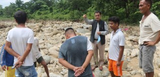 सरहन खोला गाउँ तर्फ सोझिए पछी स्थानीय त्रसित(भिडियो सहित)