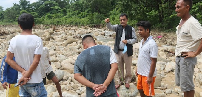 सरहन खोला गाउँ तर्फ सोझिए पछी स्थानीय त्रसित(भिडियो सहित)