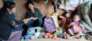 मगर संसार ग्रुपद्धारा बागलुङका एकै परिवारका ३ अनाथ बालबालिकालाई छात्रवृत्ति प्रदान