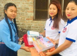 मगर संसार ग्रुपद्वारा शैक्षिक सामाग्री सहयोग