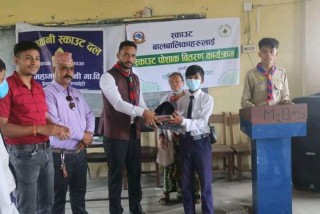 महामाया भवानी माविका ३२ जना विद्यार्थीलाई स्काउट पोशाक वितरण