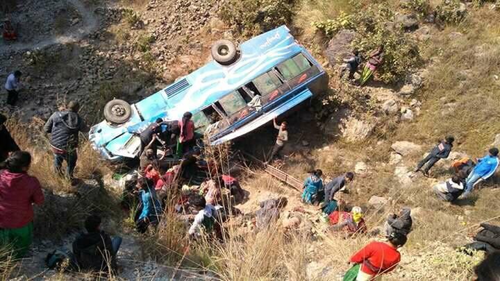 सल्यानमा बस दुर्घटना हुँदा ८ जनाको मृत्यु
