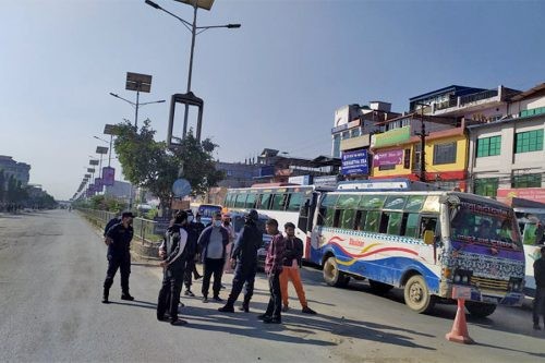 पेट्रोलियम पदार्थमा भएको मूल्यवृद्धि फिर्ता लिन माग गर्दै बुटवलमा प्रदर्शन