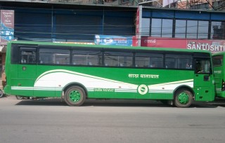 बन्दकर्ताद्वारा साझा यातायातको बसमा तोडफोड