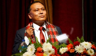 कुलमान घिसिङ उत्कृष्ठ राष्ट्रसेवक अर्वाडबाट सम्मानित