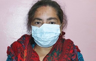 ओछ्यानमा पिसाब फेरेको भन्दै बालकको लिंगमा रबरले बाँधिदिने होस्टेल वार्डेन पक्राउ