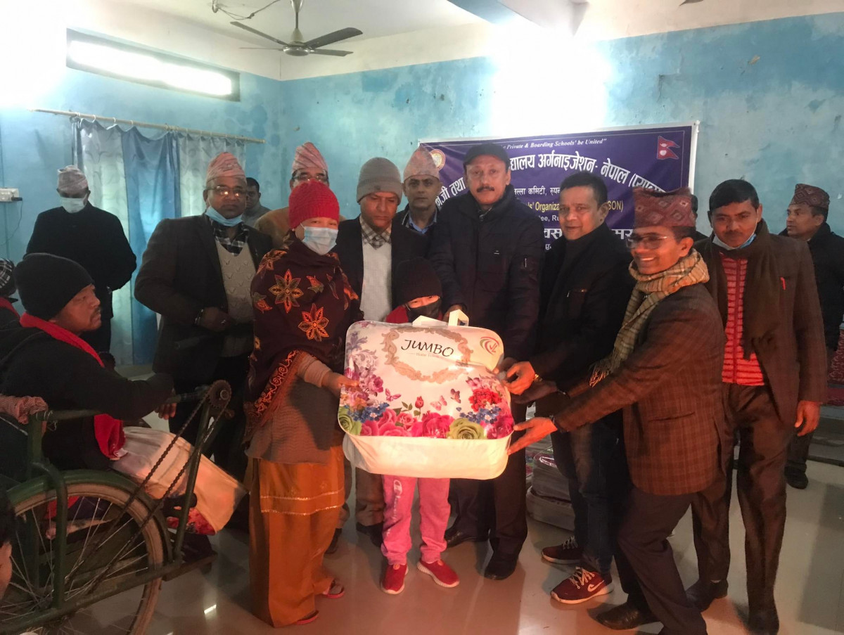 प्याब्सनको स्थापना दिवसको अवसरमा शारीरिक अपङ्गता भएकाहरुलाई न्यानो कपडा वितरण