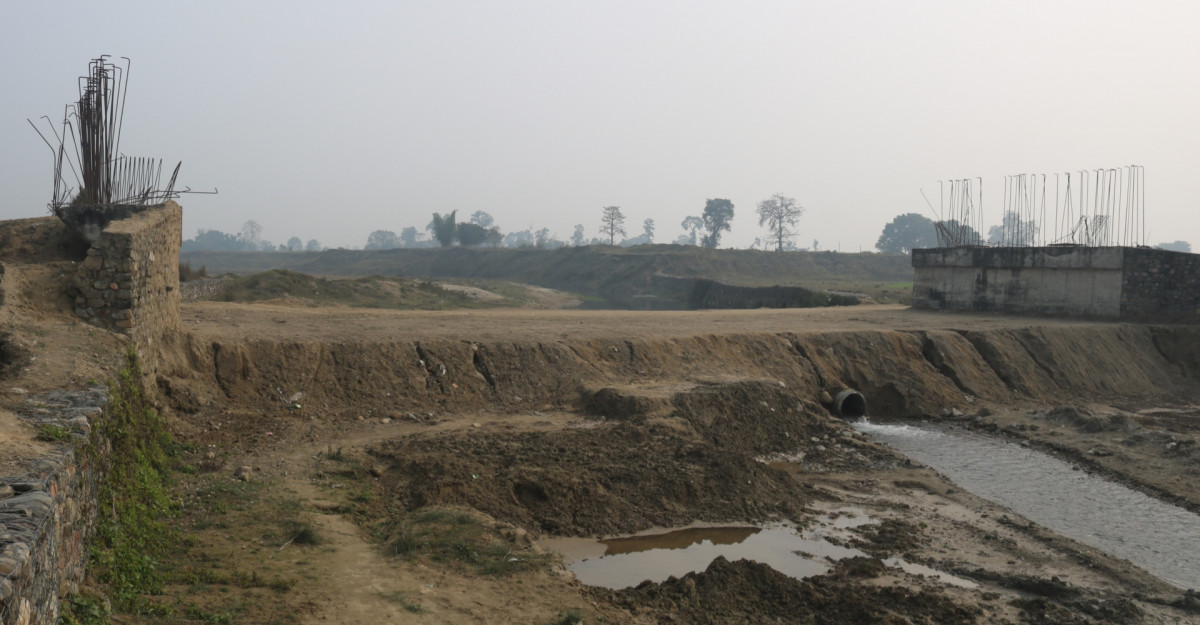 निर्माण सुरु भएको ५ बर्षमा पनि बनेन देवदह देखि सुनवलको उखुबारी जोड्ने पुल ।।