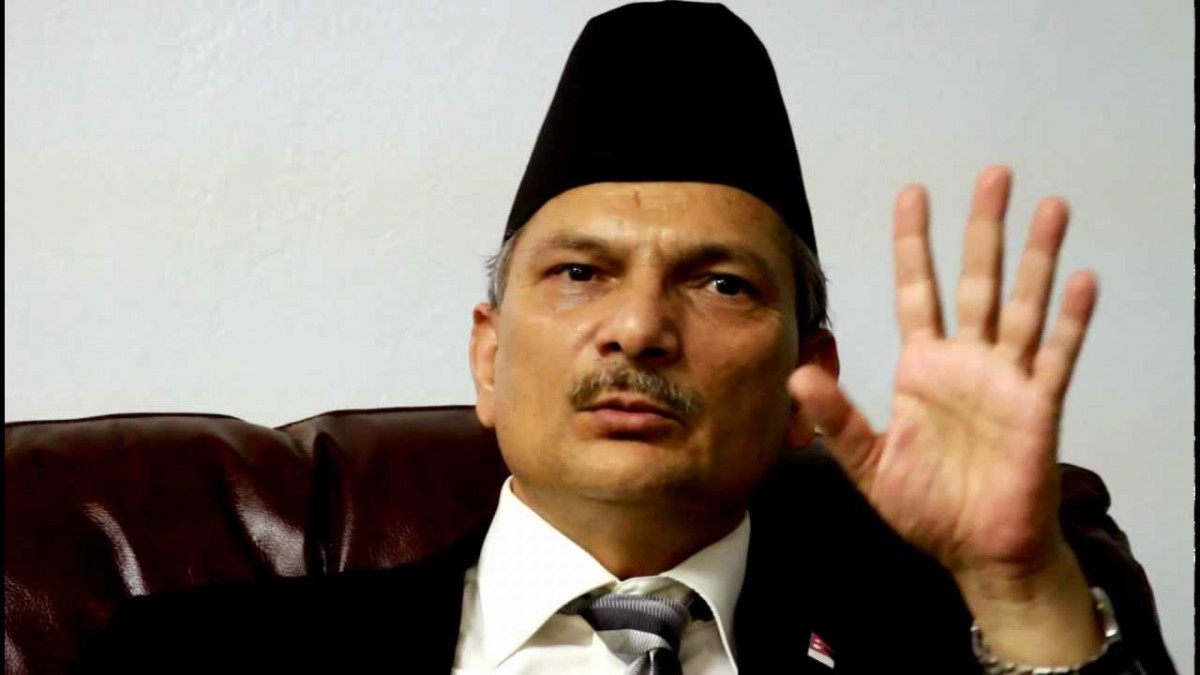प्रचण्डलाई दुई जिब्रेको संज्ञा दिँदै भट्टराईको कटाक्ष :भित्र खाओवाद बाहिर माओवाद