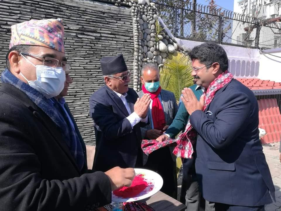 गाउँपालिका अध्यक्ष  शुक्ला र वडा अध्यक्ष यादव माओवादी केन्द्रमा प्रवेश