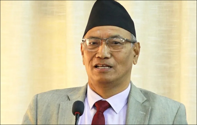 सामान्य प्रशासनमन्त्री श्रेष्ठमाथि सिंहदरबारस्थित मन्त्री कक्षमै हातपात