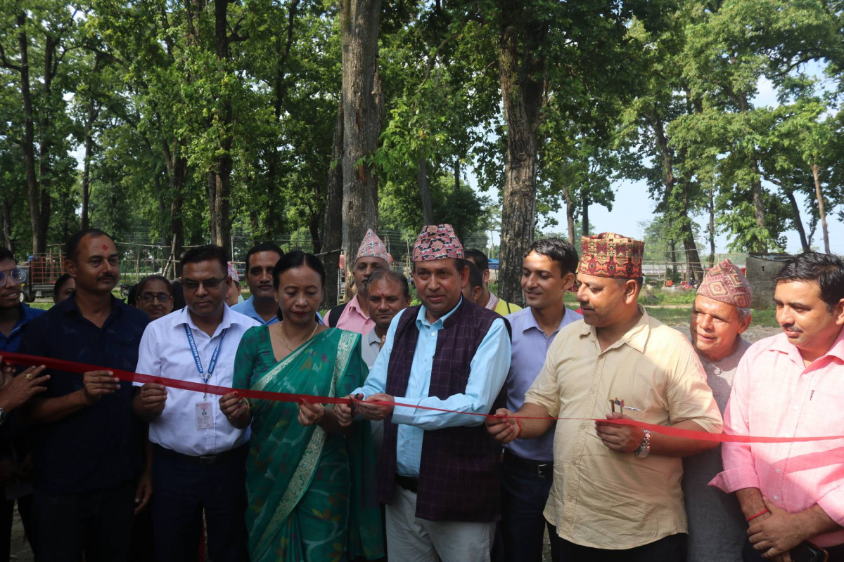 सोमबारे हात बजारमा निर्मित १ करोड १० लाखको टहरा उद्घाटन