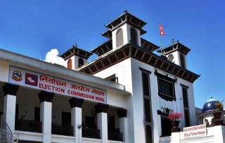 यी हुुन् पराजित निवर्तमान ६० सांसद